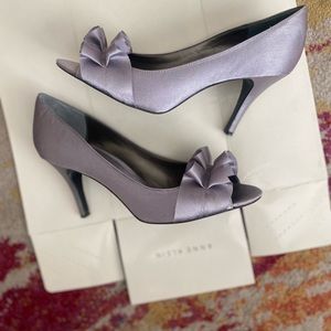 Nina Satin Silver GUC Size 8.5 Open-Toed, All-Season Heels